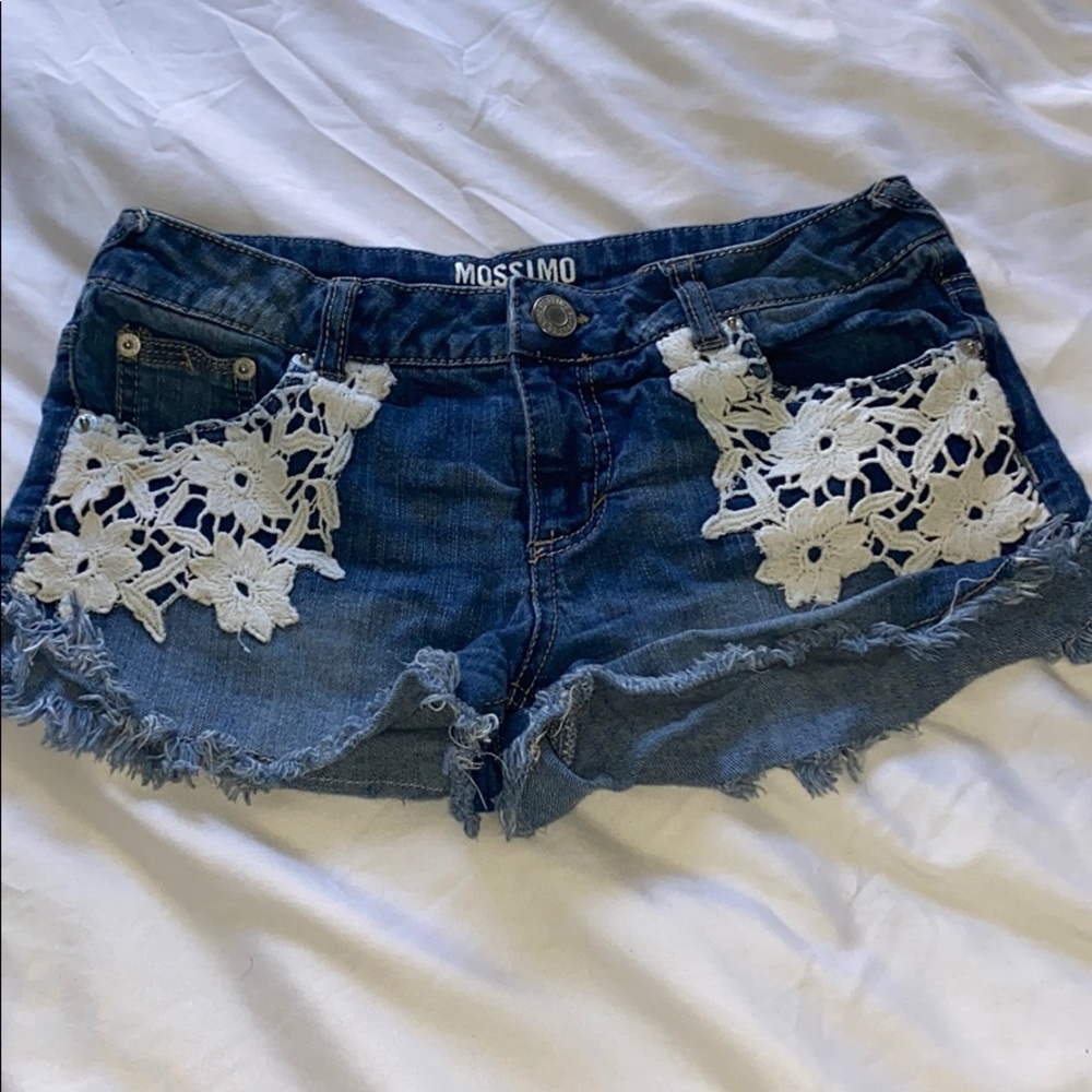 Jean Shorts w/white embroidery
